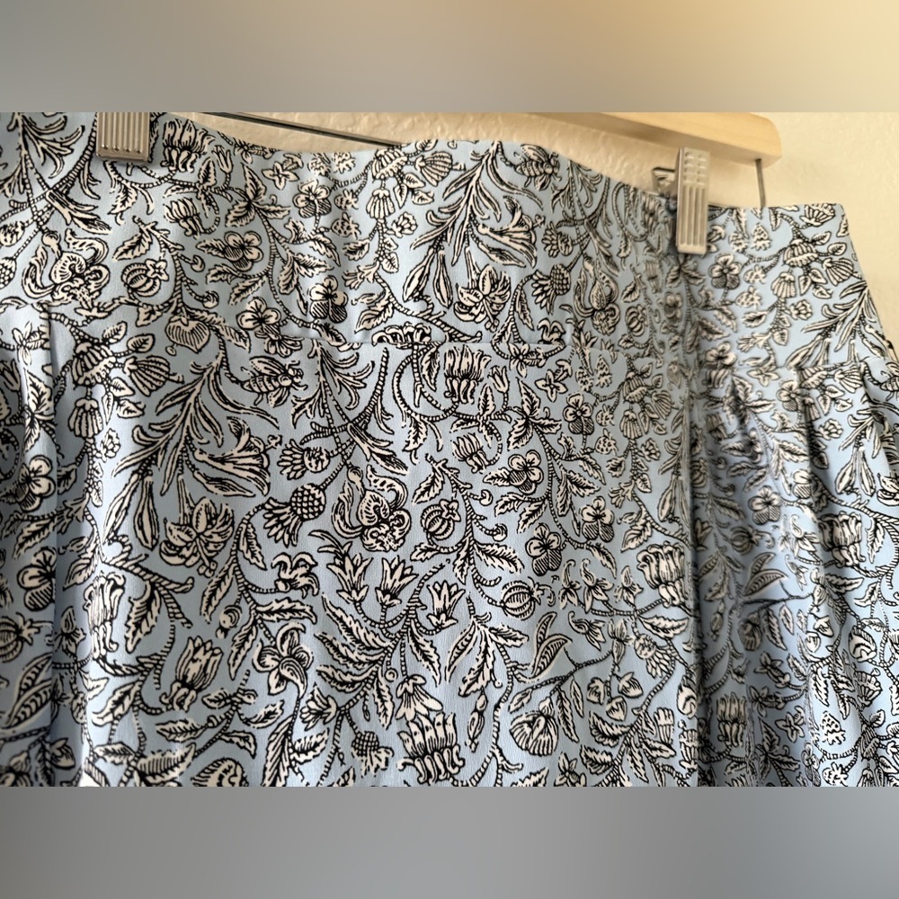 Women’s Lauren Ashley Floral Patterned Blue Skort Size-L - Picture 6 of 8